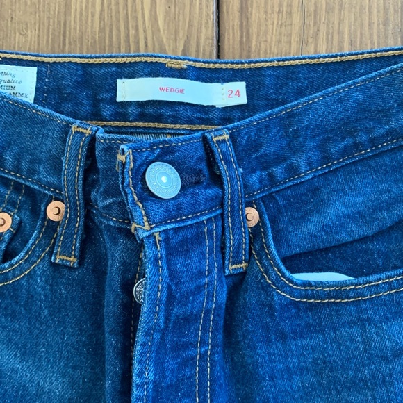 Levis Jeans - Picture 2 of 3